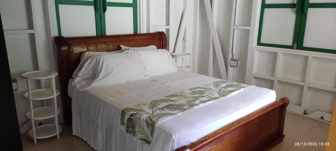 Hotel Yellow Home Providencia Isla Bahia Suroeste Ngoại thất bức ảnh